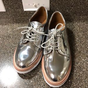 Like new Silver oxfords!